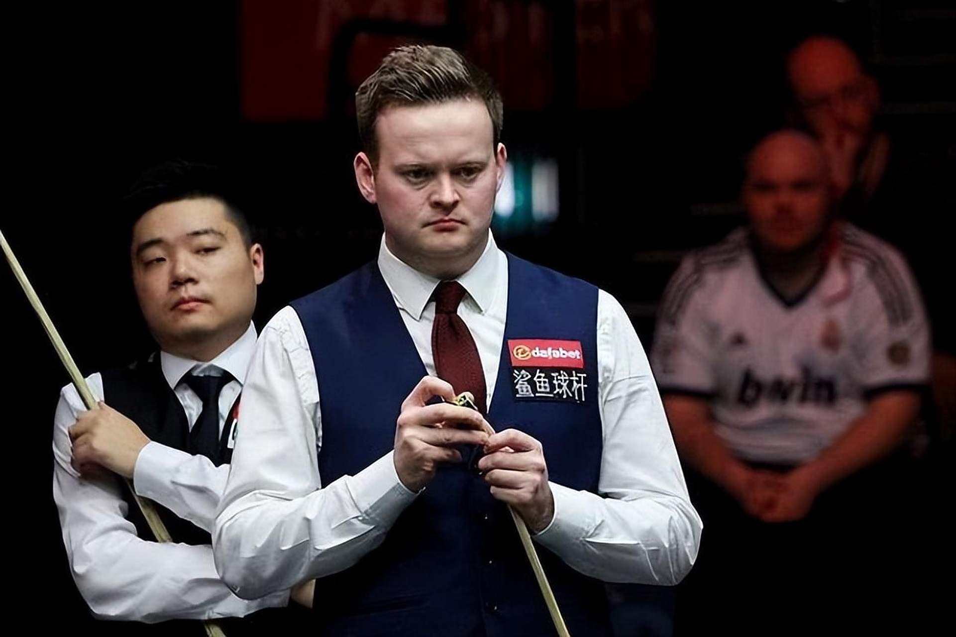 守线表现得 守线表现得