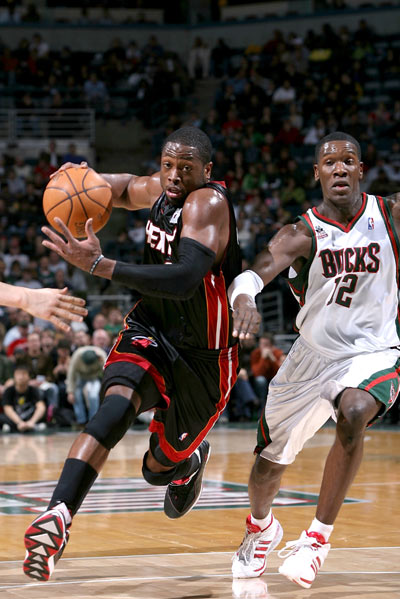 更是在与泰 更是在与泰