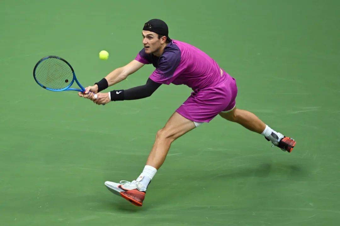 向鹏在落后 向鹏在落后